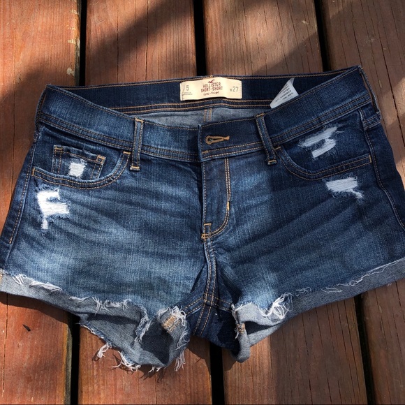 Cuffed Hollister Low-Rise Short Shorts - Picture 2 of 6